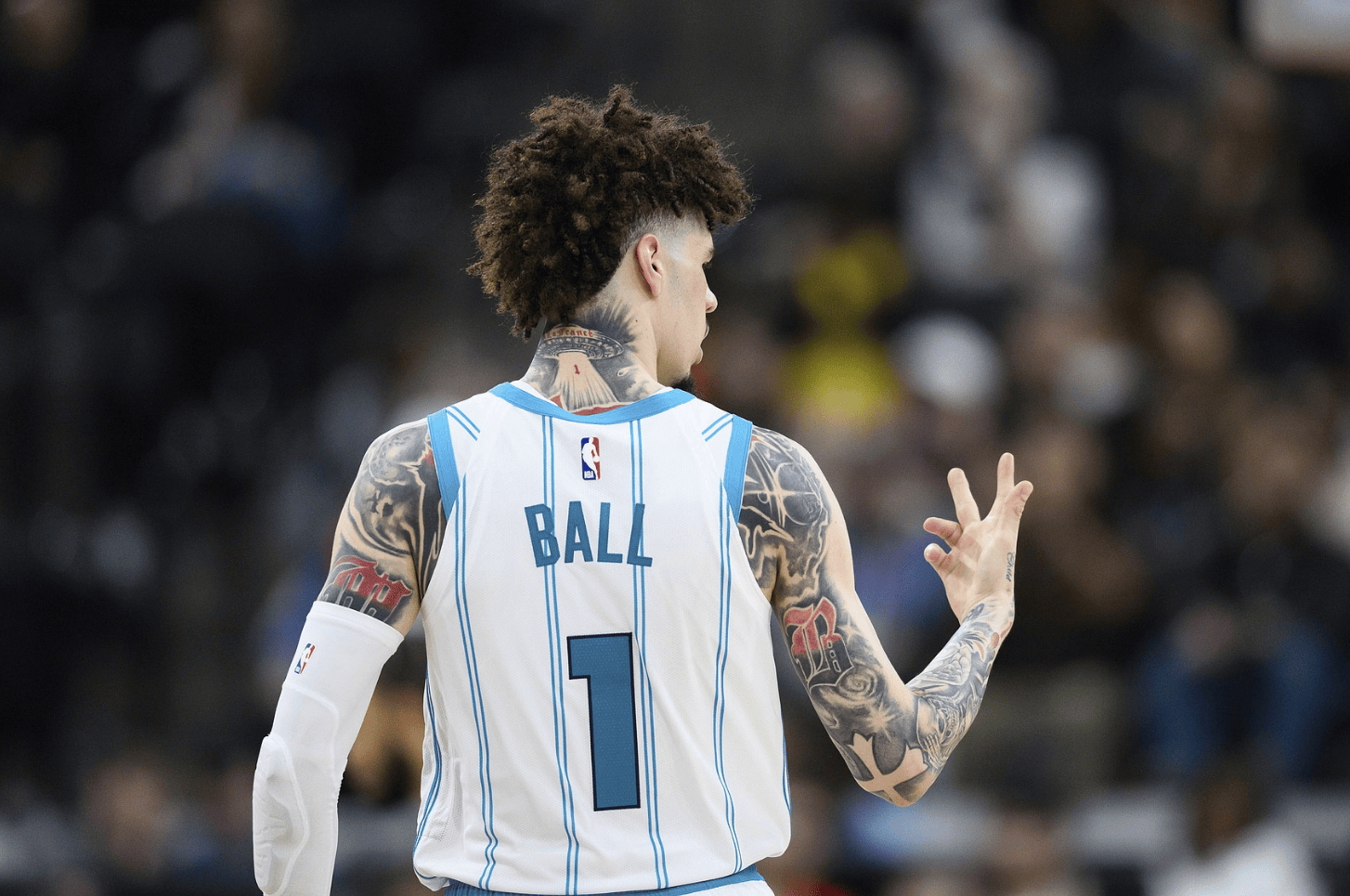 英雄联盟竞猜平台 -国际比赛日夏洛特黄蜂内部沟通——足总杯节点到来；赛场秩序良好；更衣室氛围转暖 